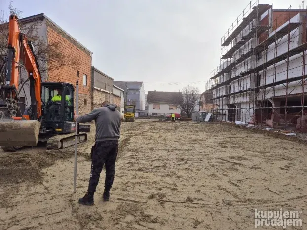 Zuti (prljavi) pesak, Novi Sad