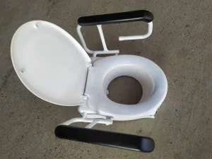 Nastavak za WC šolju sa rukohvatima.