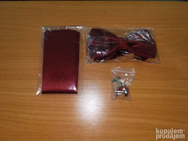 Leptir masna, maramica i dugmad za kosulju. Novo.