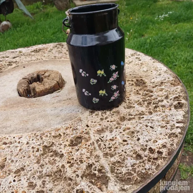 Stara emajlirana kantica za mleko