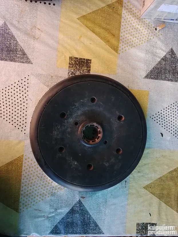 Nagazna guma za žitnu sejalicu