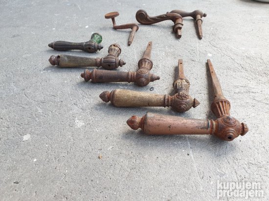 Stare masivne metalne kvake za kapije i vrata