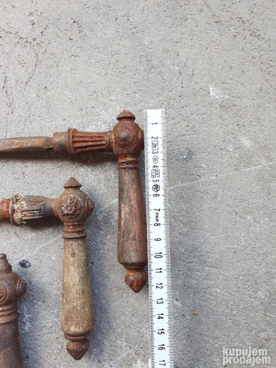 Stare masivne metalne kvake za kapije i vrata