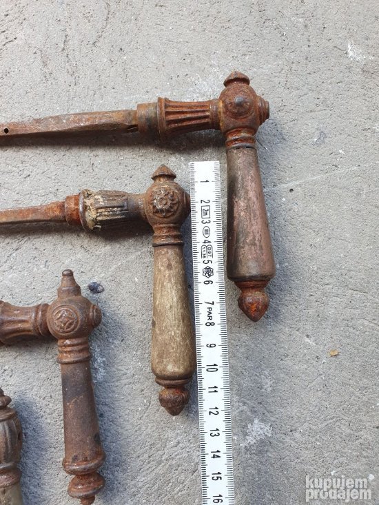 Stare masivne metalne kvake za kapije i vrata