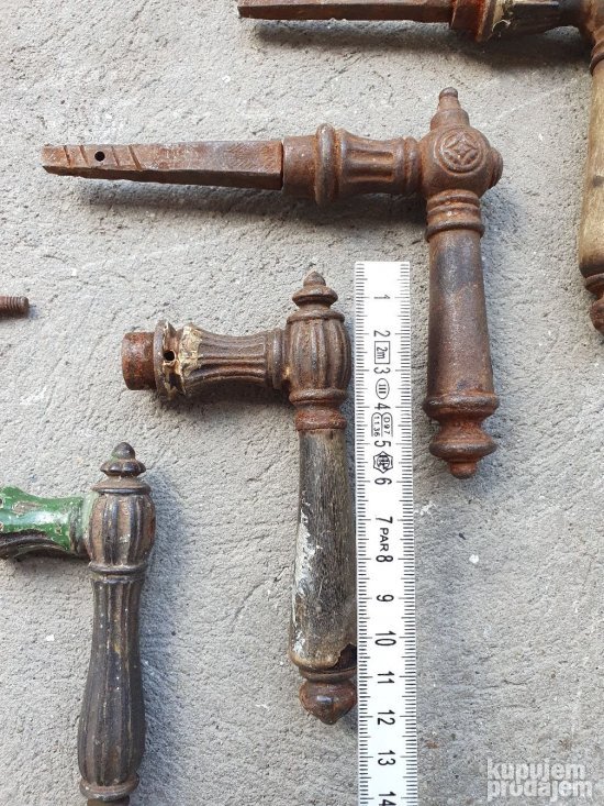 Stare masivne metalne kvake za kapije i vrata