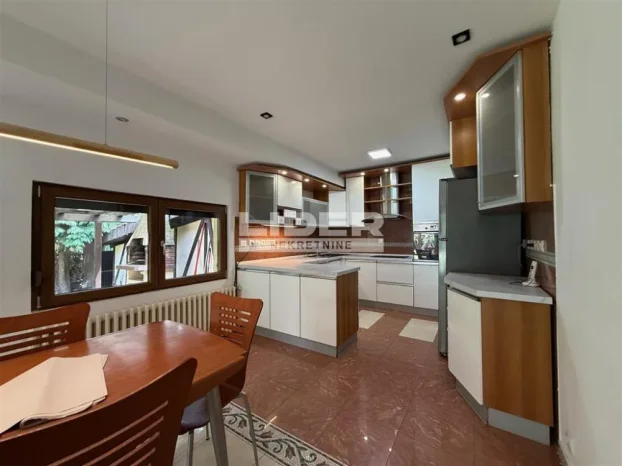 Koste Racina, Dedinje, 5+ petosobna, 150 m²