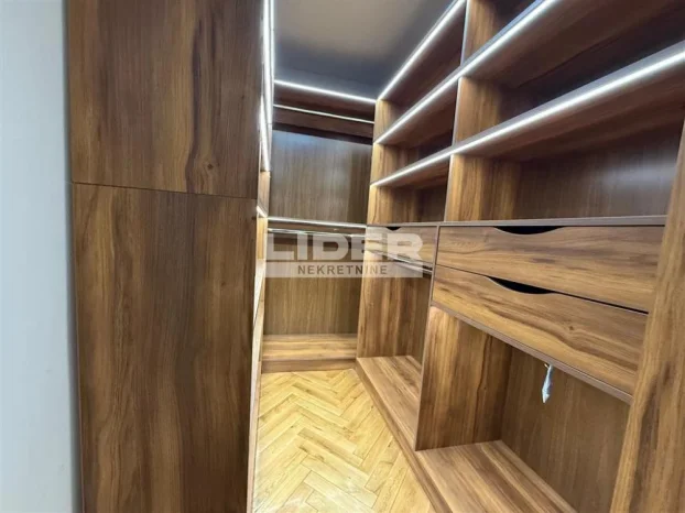 Koste Racina, Dedinje, 5+ petosobna, 150 m²