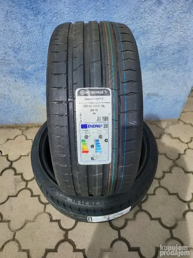 255/35 R21 Continental
