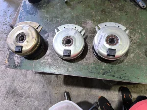 kvacilo za traktor kosilicu elektromagnetno