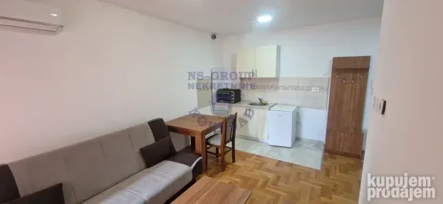 Izdaje se odlična garosnjera na Grbavici. 27m2, nameštena.