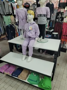 sto za izlaganje robe