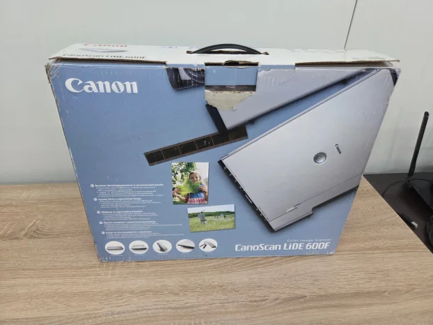 Canon CanoScan LiDE 600f skener sa kutijom