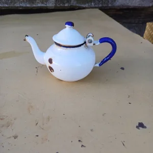 Mali emajlirani čajnik 4