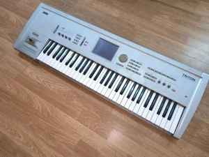 Korg klasik sa skazi 2x32mb sa setove sve od Kronosa