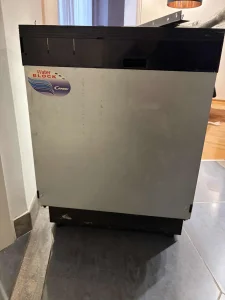 ugradna masina za sudove