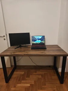 Izrada radnih i kancelarijskih stolova