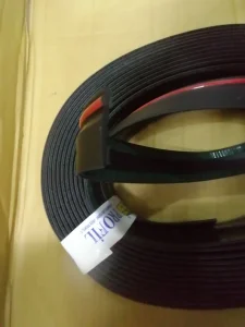 Lajsna ukrasna sa crvenom trakom, samolepljiva, 42 mm