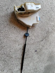 Golf 5 prednja leva brava