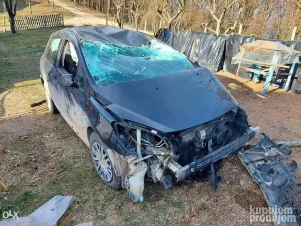 pezo 307 kupujem havarisan nebitno stanje 066 046 022