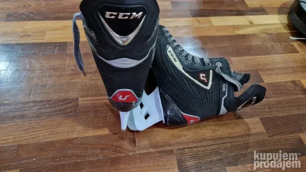 klizaljke CCM 02 hokejaske crne profi broj 44
