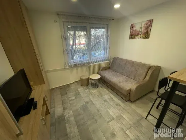 -garsonjera-ž.stanica-16m2-nameštena-renovirana-