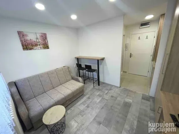 -garsonjera-ž.stanica-16m2-nameštena-renovirana-