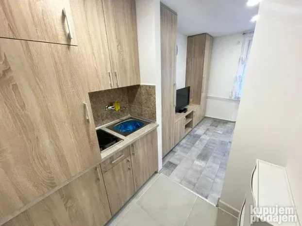 -garsonjera-ž.stanica-16m2-nameštena-renovirana-