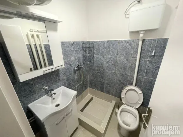 -garsonjera-ž.stanica-16m2-nameštena-renovirana-