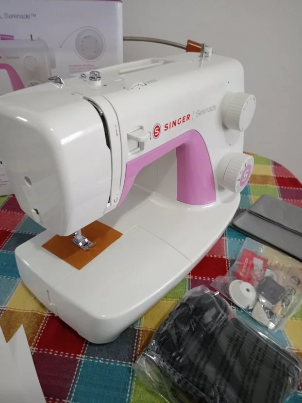 Novogodišnji popust! Singer 323 L Serenade mašina za šivenje