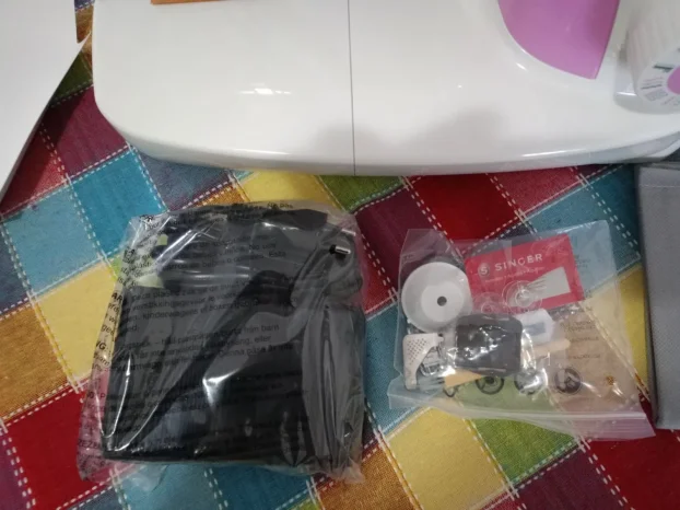 Novogodišnji popust! Singer 323 L Serenade mašina za šivenje