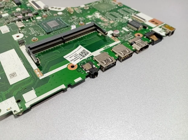 Lenovo Ideapad 320-15AST maticna ploca AMD E2-9000 #6274