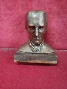 Никола Тесла биста