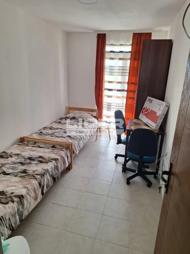 Zemunska, Batajnica, 5+ petosobna, 100 m²