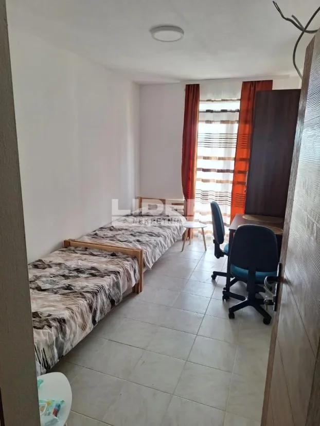 Zemunska, Batajnica, 5+ petosobna, 100 m²