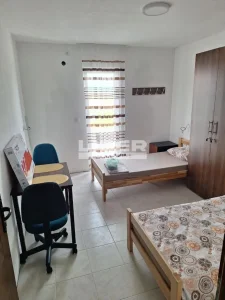 Zemunska, Batajnica, 5+ petosobna, 100 m²