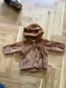 H&M jaknica za bebu sa usima