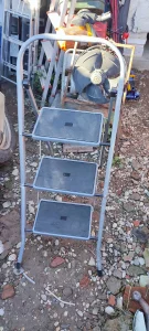 manje metalne kucne sklopive merdevine 3 gazista vis.71cm.