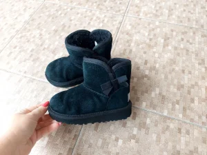 Ugg cizme broj 25 za devojcicu
