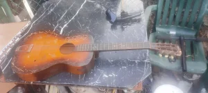 akusticna stara gitara treba je sredjivati br.1