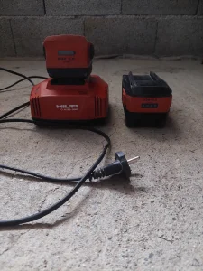 hilti baterija B22 5.2ah hilti punjac