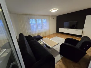Izdaje se odličan dvosoban stan na Panteleju, 54m2