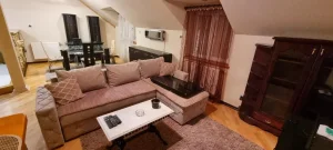 Stan za izdavanje ZEMUN Centar  3 sobe  80mkv  cena 550