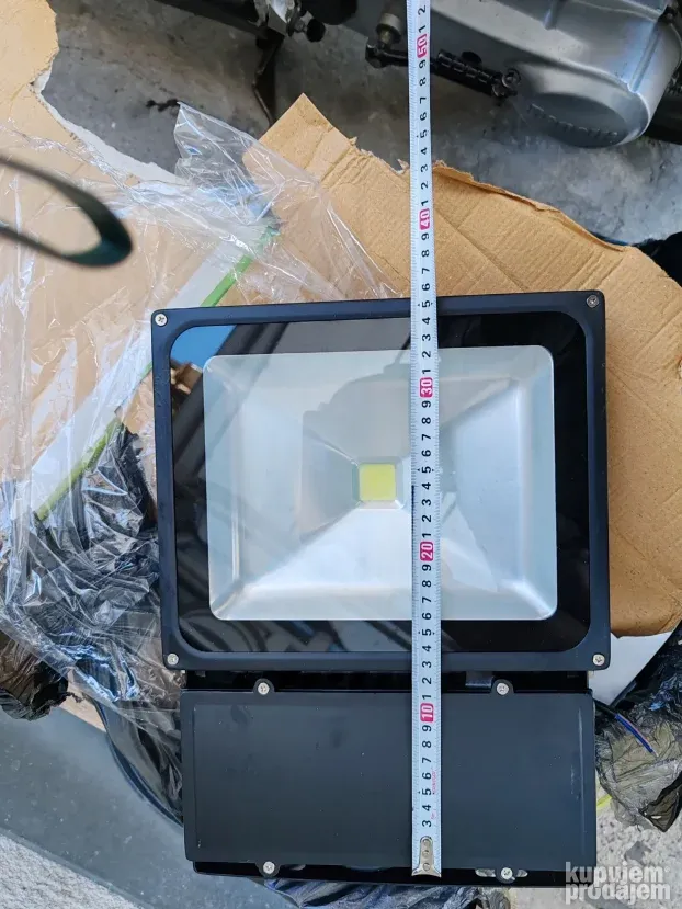 Led reflektor više vrsta sa senzorom pokreta RGB