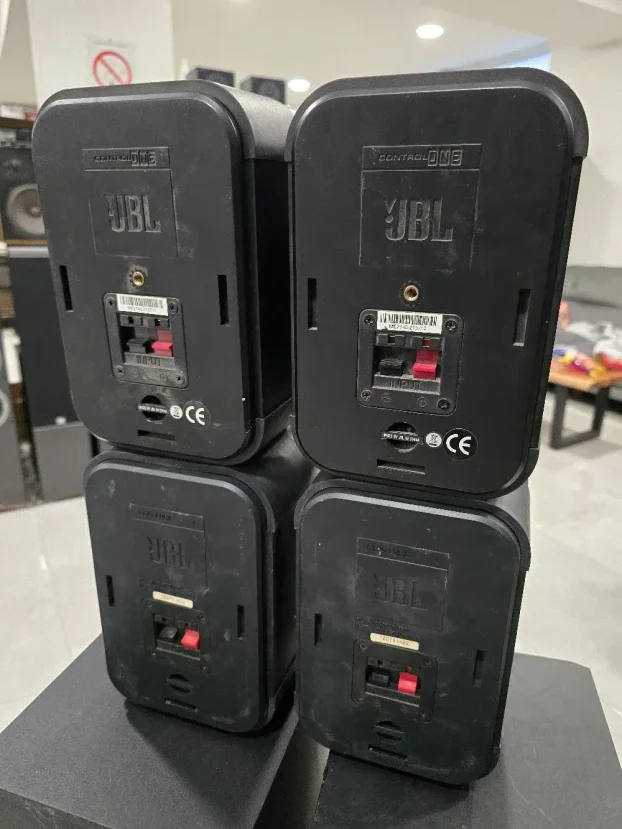 JBL Control 1 Crni
