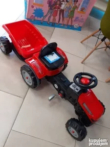 traktor crveni i zelen prikolica kipuje novo od 2 do 6 god.