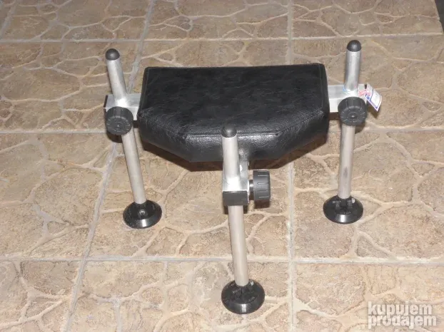 debox stolica tronožac