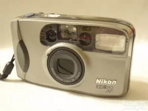 NIKON 210 ZOOM AF analogni fotoaparat