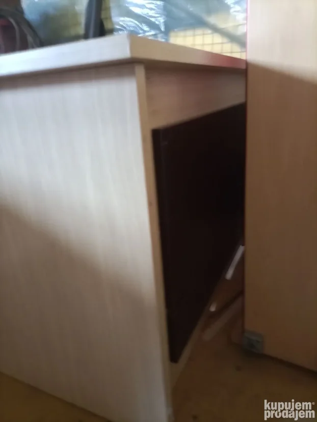 Kancelariski  sto 2 kom 4000 din
