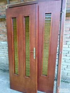 ODLIČNA ulazna drvena vrata INLES