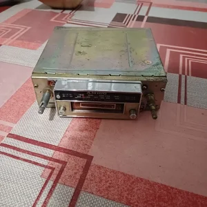 Stari auto kasetofon Amigo